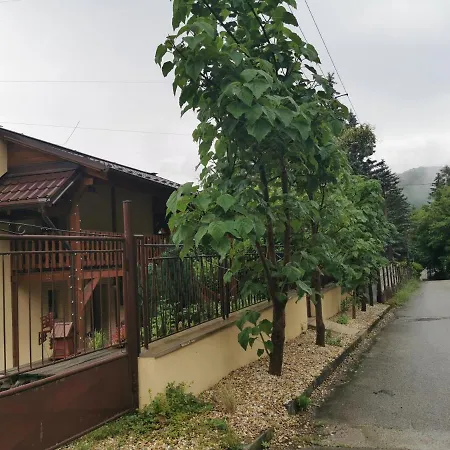 Pawlonia Apartman Trencsénteplic