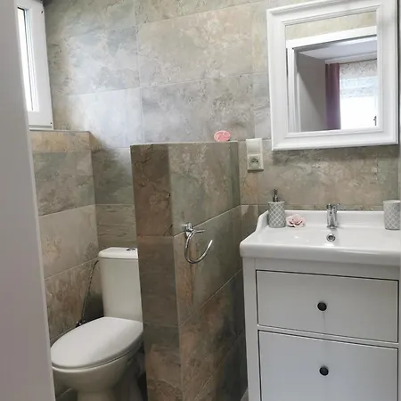 Pawlonia Apartman Trencsénteplic