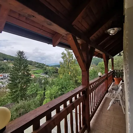 Pawlonia Apartman Trencsénteplic