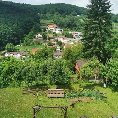 Pawlonia Apartman Trencsénteplic